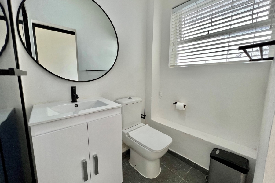 1 Bedroom Property for Sale in Sea Point Western Cape